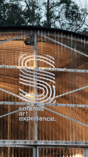 Punta del Este Internacional • Uruguay on Instagram: "Este 8 de enero Solanas se transforma en epicentro del arte contemporáneo con la inauguración de Poéticas del Desborde, la exhibición que reúne los procesos y obras desarrollados por los artistas residentes de Solanas Art Experience (SAE) durante su programa de residencia 2025. El evento será presentado en Solanas, Punta Ballena, articulando discursos visuales que dialogan con el paisaje, la memoria y la identidad latinoamericana, en una expe