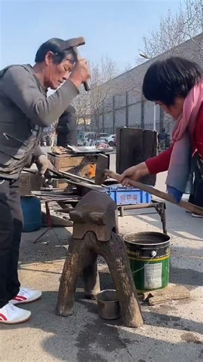 Rural persistence in blacksmithing sounds#RuralBlacksmith #FarmToolForging #TraditionalCraf