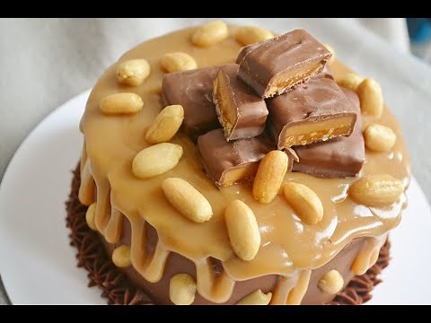 Erdnussbutter Snickers Torte mit Karamell Drip