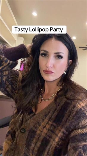 Cassidy Bybee | Intimacy and Wellness Coach on Instagram: "Slurp up the snake and bob his apple 🍏 drop apple and I’ll send you this one #relationships #itscassidybybee"