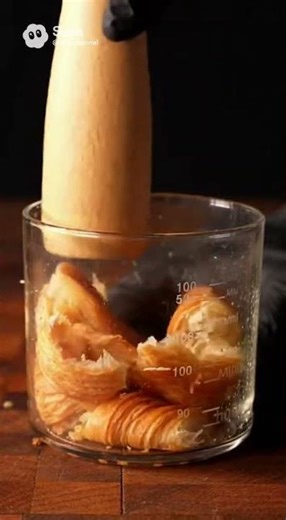 The croissant makes a very nice sound #asmr #food #shorts