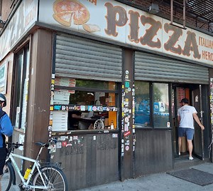 Di Fara Pizza Reviews | Brooklyn, New York | One Bite