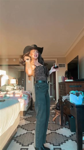 Ella Langley!! #billybobs #ftworthtx #besties Cali Burks Madison Gottschalk Lexi Shumard | Robin Snyder