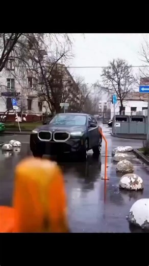 @ew.edt on Instagram: "#🇯🇵Japan is turning footsteps into electricity! Using piezoelectric tiles, every step you take generates a small amount of energy. Millions of steps together can power LED lights and displays in busy places like Shibuya Station. A brilliant way to create a sustainable and smart city • turning m..."