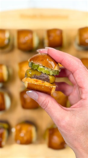 King’s Hawaiian® on Instagram: "🍔 MINI CHEESEBURGER BITES! 🍔 Ingredients: -King’s Hawaiian Pretzel Bites -1 lb ground beef -King’s Hawaiian Football Seasoning (or salt, pepper, garlic powder) -American or cheddar cheese (sliced) - @grillospickles Classic Dill Pickle Chips -Burger Sauce Preparation: 1. Season ground beef, then form into small bite-sized patties 2. Bake hamburger patties at 350 for 15 minutes (flip halfway), then add cheese and broil for 1-2 minutes until cheese is melted 3. Ass