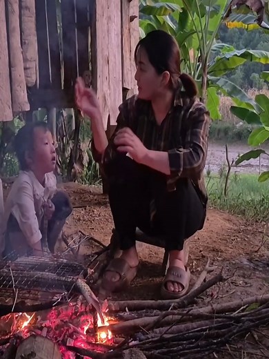 60K views · 1.1K reactions | Little girl learning how to cooking with kind woman | EAM SRENG | Facebook