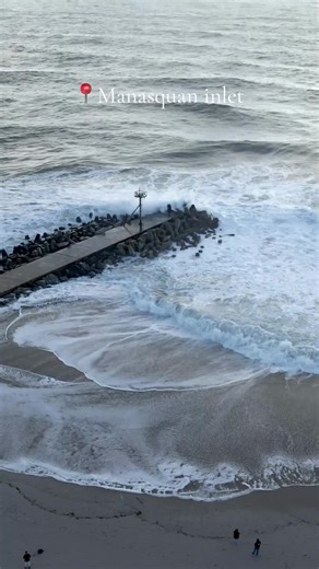 Big waves crashing into the Manasquan inlet jetty #bigwaves #manasquaninlet #jerseyshore #waves