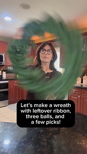 It’s not too late if you have a few leftovers!! #christmastreedesigner #tips #tutorials #christmasdesign | Deck.your.decor