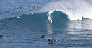 Surfing Pe'ahi - Jaws Maui - 2025 JAWS Surf Video & Photos