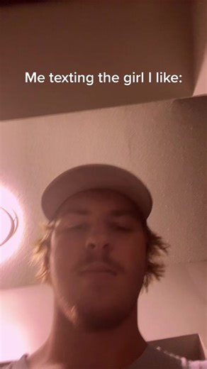 Texting a Gorgeous Girl: Tips & Tricks for Messaging Her