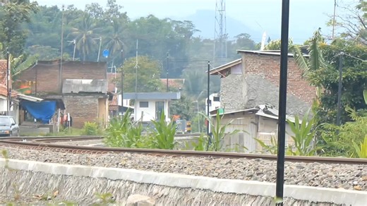 Tebak Ending Si Anjing: Kereta Api Indonesia