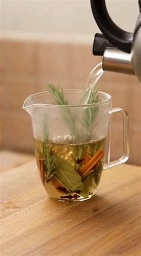 Feuilles de laurier , cannelle , clous girofle et romarin : Préparez ce mélange naturel dès ce soir | Astuces Recettes Trucs