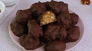 Easy Homemade Chocolate Turtles with Pecans Recipe