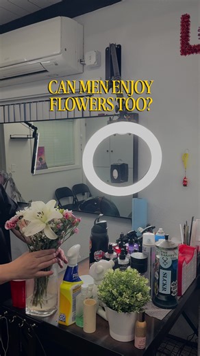 MEN… Do yall enjoy making bouquets for your woman? Recieving flowers from your woman? It makes you no less of a man if you do… So might as well appreciate them now🌱 AND WOMEN… If you’ve never gotten your man flowers, don’t ask. Just go get him some flowers 💐 - - - #relateablecontent #dailytips #mentalhealthtips #selfappreciation #flowerboy