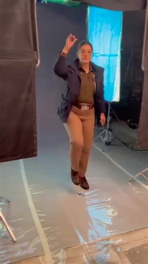 #kajol dancing her heart out BTS! Pure joy and energy on set 🎬💃 #BehindTheScenes #DanceVibes #FunOnSet #BollywoodMagic | Zoom TV
