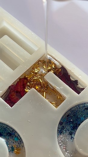 3K views · 14 reactions | Resin keychain tutorial #resinart #resinkeychains #tutorial | Fiza Aslam Khan | Facebook