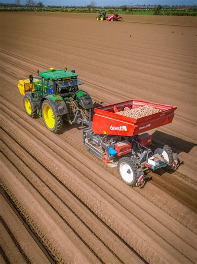 Planting Potatoes with John Deere 6155R & Dewulf