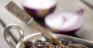 Compote de petits oignons en sauce aigre-douce