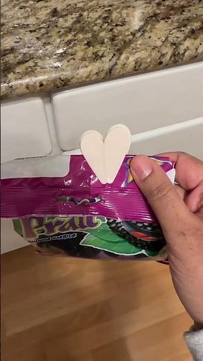 The cutest magnetic chip clips that actually look pretty on the fridge! 🌸🌼🌸#tiktokshopcreatorpick