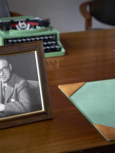 Unplug from your digital life and recall simpler times as you build a LEGO® Ideas model of an old-fashioned typewriter (21327). The design is inspired by the classic typewriter used by the LEGO Group’s founder Ole Kirk Kristiansen, and it moves and sounds just like the real thing. The brick-built centre typebar rises each time a letter key is pressed and is linked to the carriage that moves across as you type. There is also a platen roller that you can feed real paper into. Created by a LEGO fan