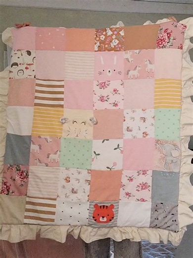 Manta con Ropa de Bebé: DIY de Patchwork para Conservar Recuerdos