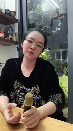 Có bộ hát karaoke mini này r thì t tha hồ đem đi tùm lum hát😂