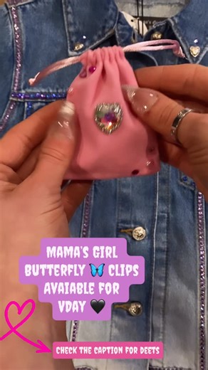 Amanda Crispino: Custom Jackets | Denim Jackets on Instagram: "Mama’s Girl Butterfly 🦋Clips now avaiable through Valentine’s Day! 🖤 Come in sets of 2 with a custom pouch for storage and travel! —$10 per set + shipping (or free pickup in New City, NY or East Rutherford, NJ) You can mix and match colors! 💕💜🦋🫒🌟🍑🧡🦕 The more popular colors go fast (pink, purple, blue) and I also have green, yellow, deep green/blue etc. Message me on insta 💌 I accept PayPal, Venmo, Zelle, and cash at pickup