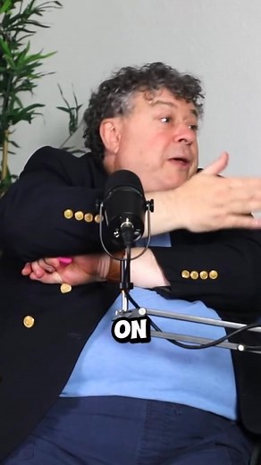 How does Rory know all these things 🤔 #rorysutherland #rorysutherlandclips #fyp #foryou #podcast #podcastclips #marketing #commonsensepodcast | Rory Sutherland