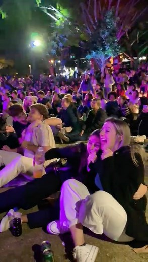 𝗖𝗔𝗨𝗧𝗜𝗢𝗡: Volume down on these screams 📢 The crowd erupts at the #FIFAFanFestival in Brisbane for 🇫🇷🆚🇧🇷! | FIFA Women's World Cup