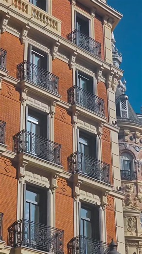 🛕A True Marvel of Architecture, the Allende Castle appears in the bustling streets of Madrid like a vision out of a fairytale. | Beautiful Houses and Buildings