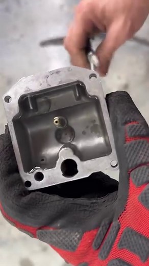 Here’s the second sneaky reason for leaky carbs! Check your tubes! #carburetor #leak #howto #diy #motorcycle #caferacer #fix | One-Up Moto Garage