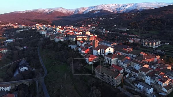Aerial images of Bejar in the province of Salamanca with the Sierra Nevada mountains in the background during sunset, 4k 30fps 1 inch sensor DJI, drone image Stock Video Footage - Alamy