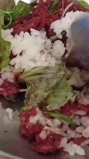 【ユッケ】正直、有名店だし遠いし…と疑ってた。でも一口食べて完敗。ソウルNo.1ユッケは本物でした #韓国旅行 #韓国グルメ #ユッケビビンパ