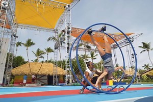 Cet été, laissez parler le trapéziste, le jongleur ou l'acrobate qui sommeille en vous ! Le Club Med d'Opio en Provence ouvre l'activité "Creactive" par le Cirque du Soleil, et c'est une 1ere en Europe ! Trapèze volant, danse, percussions, high bungee, corde ou trampoline : 30 activités pour tous, dédiées aux arts du cirque ! #FranceFR #Rendezvousenfrance #OpioenProvence #Provence Club Med #Creactive #Cirquedusoleil | Explore France
