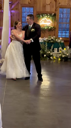 Congrats to Elise & Allen! Loved being your DJ/Emcee at Pond View Farm 🎶 🎧 Ready to start planning? DJJasonBurns.com #WeddingVibes #MarylandWeddingDJ #DanceFloorGoals #PondViewFarm #WeddingReception