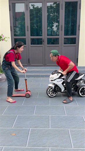 Cute // scotter vs Motorbike 😂 #funny #comedy
