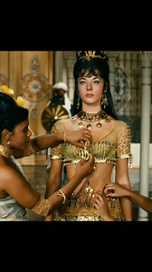 In ancient times the selection of concubines was very strict and it was necessary to undress in public #fbreelsfypシ゚viralfbreelsfypシ゚viral #starseverywherefypシ゚viralシypシ゚viralシhtag #highlightseveryonefollowers2025 #starseverywherefyp #fbreels2025 #viralreelsfacebook #fbreels2025 #moviercap #followersreels #StarsEverywhere | Movie Mania