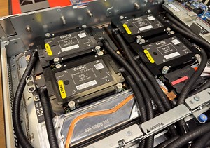 Dell PowerEdge XE9640 Liquid-Cooled GPU Server Deep Dive