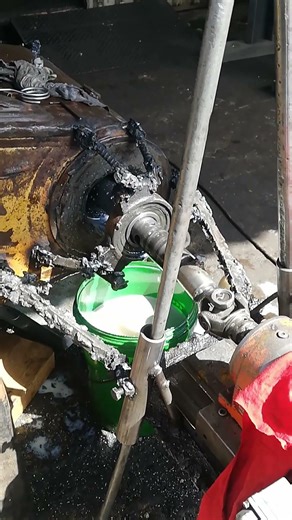 CONSTANT LUBRIFICATION THROUGH EXCAVATOR'S DIPPER STICK WORN HOLE REPAIR USING LINE BORING MACHINE