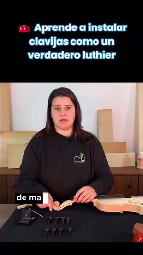 🔩 INSTALAR CLAVIJAS CON PRECISIÓN\n\nMaría Machado muestra cómo ajustar clavijas con herramientas de…