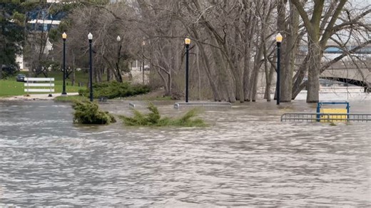 'Avoid immediately': Flood danger looms in Grand Rapids as river rises
