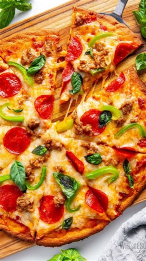 Cottage cheese isn’t the only way to make high protein recipes! I use Greek yogurt for many of mine. I think it works just as well, and if you like it plain like I do, it’s much more practical than buying a big container of cottage cheese you might not use. Plus, I love that this healthy pizza recipe has common ingredients I always have on hand. If you’ve got protein powder, you probably do, too! Which is perfect just in time for game day this weekend. If you want to make this recipe for the Sup