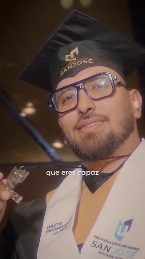 USanjosé Neoeducación on Instagram: "Bogotá volvió a hacer historia y debíamos el recap. 💙 El Ágora fue el escenario donde miles de sueños encontraron su momento. Entre aplausos que estremecen, miradas llenas de #orgullosanjoseísta y familias celebrando juntas 👨‍👩‍👧‍👦👏, los grados se vivieron en grande, como el esfuerzo que los hizo posibles. Aquí no se cerró un ciclo, aquí comenzó una nueva etapa. ✨🎓 Bogotá fue testigo… y el Ágora, guardián de sueños cumplidos."