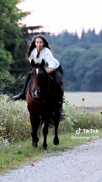 Horse Riding Korean Beautiful Girls #mostbeautifulkoreanactress #southkoreahorseriding #koreanactresses #girlhorseriding #riding #horse #girlshorseriding #horseriding