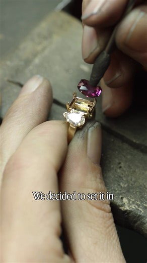 Normally we add our own story to the jewelry we own, but occasionally a piece comes along with a story all its own. Also known as the Malaya garnet (which translates to “outcast” in Swahili), the Umbalite garnet shares very few of the normal garnet characteristics. Set into a yellow gold Toi et Moi setting, which translates to “you and me” in French, this ring is a testament to global design and craftsmanship 🌎 | Rasmussen Diamonds