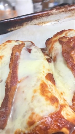 They look goergeus. Chicken wraps with smoked bacon bbq sauce and mozzarella cheese | Mamma Lucia streetfood