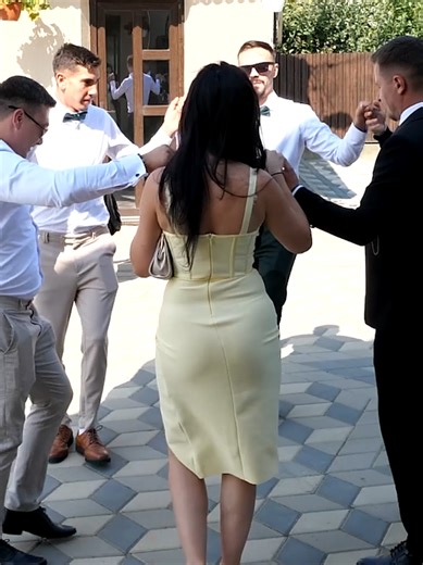 Feciorii dansează hora #traditii #nuntă #românia #horă #hora TikTok