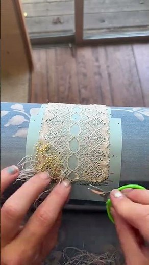 This is final reveal of bobbin lace wedding garter pattern i worked with design by Louise Colgan!