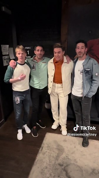 Dream Street in the house 🤩 thanks to the guys for stopping by my NY show! We couldn’t help ourselves and did a little thing for you. #ontour #dreamstreet #allswell #fyp