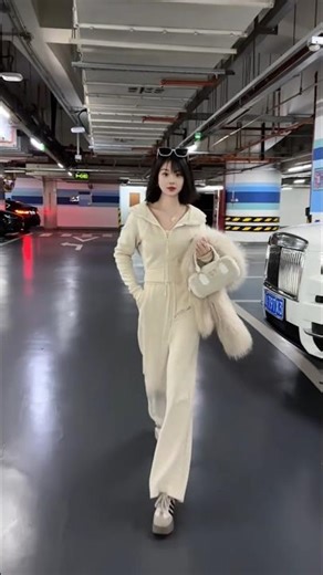 Modern Fashion:✨ Exploring Trendsetting Styles, Vibrant Colors, Creative Designs, and Unique